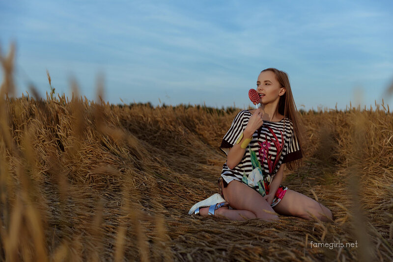 Галя, 19